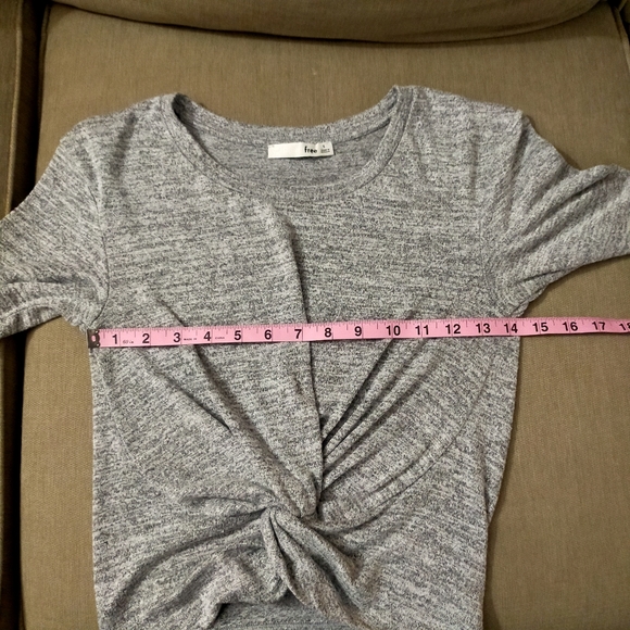 Aritzia Wilfred Free Gray Crop Long Sleeves Knit Top Twist Waist - Picture 8 of 12
